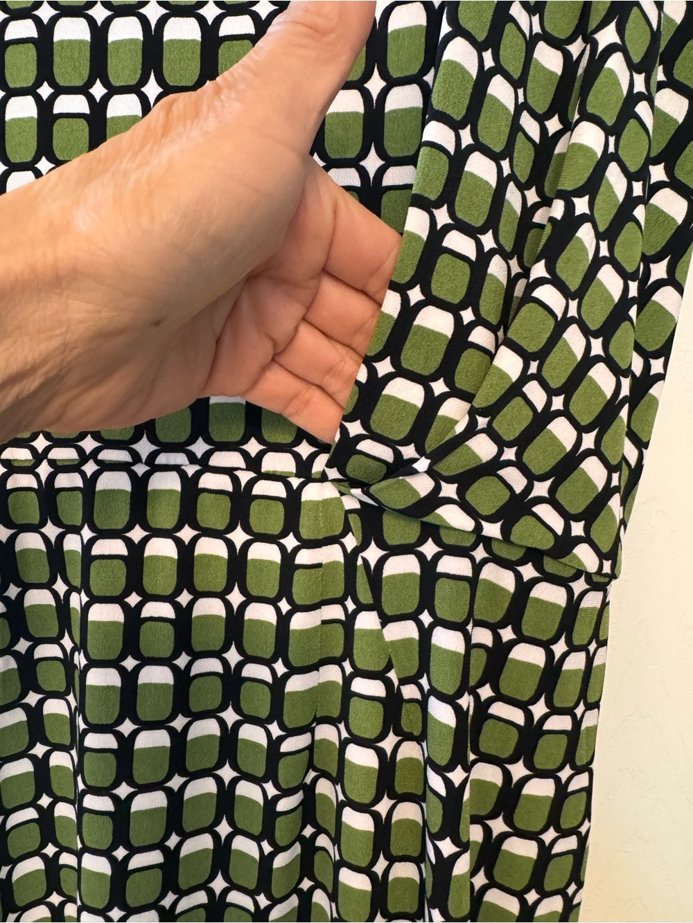 White House Black Market matt jersey Green Geometric V-Neck Dress - Picture 5 of 12